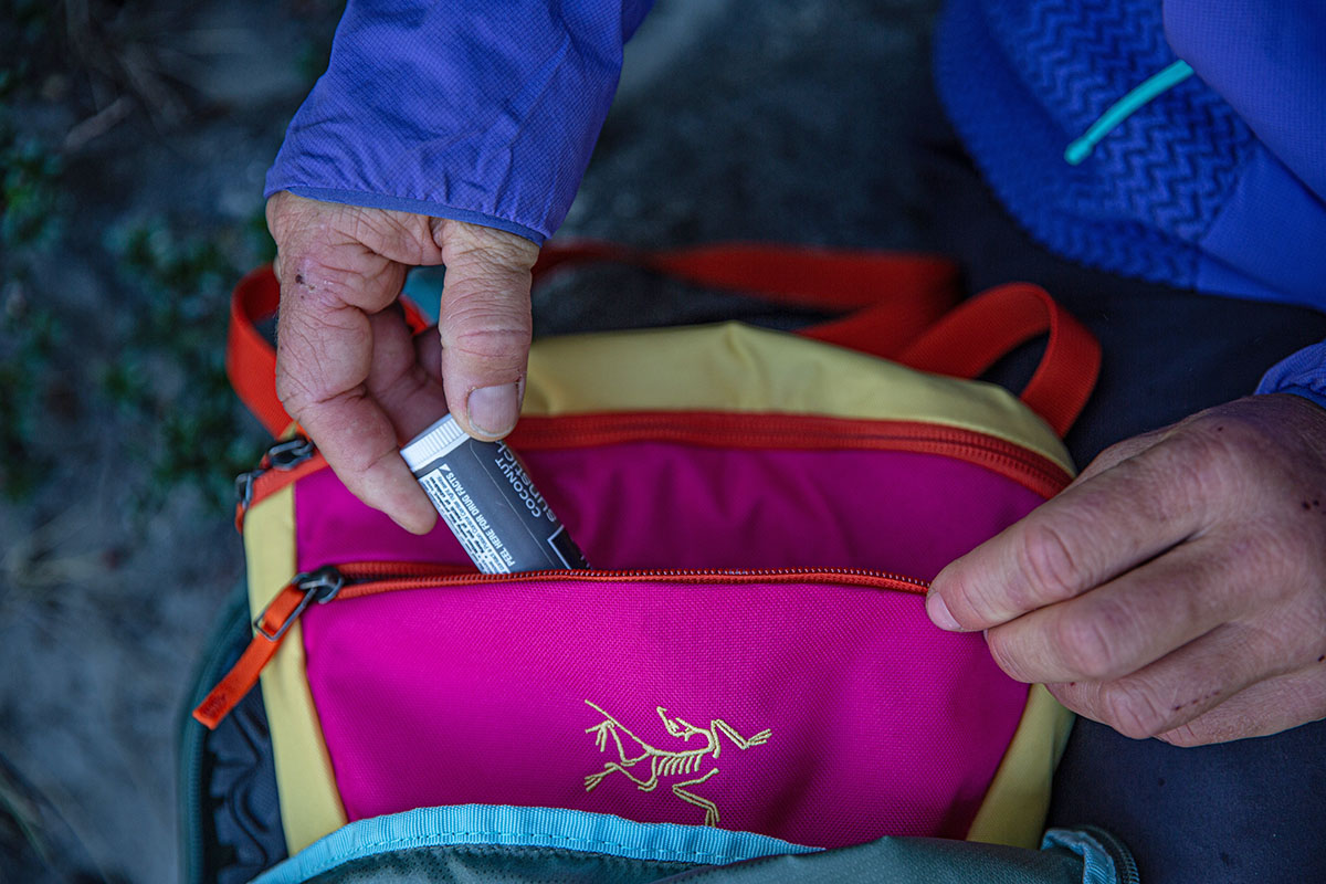 Fanny pack (putting lip balm into Arc'teryx Mantis 2 pocket)